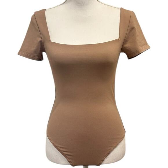 Aritzia Babaton Contour Square Neck Bodysuit Tan Short Sleeve Basic Layer Medium - Picture 2 of 11